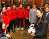 New Zealand PM meets Vietnamese women's team in Hanoi